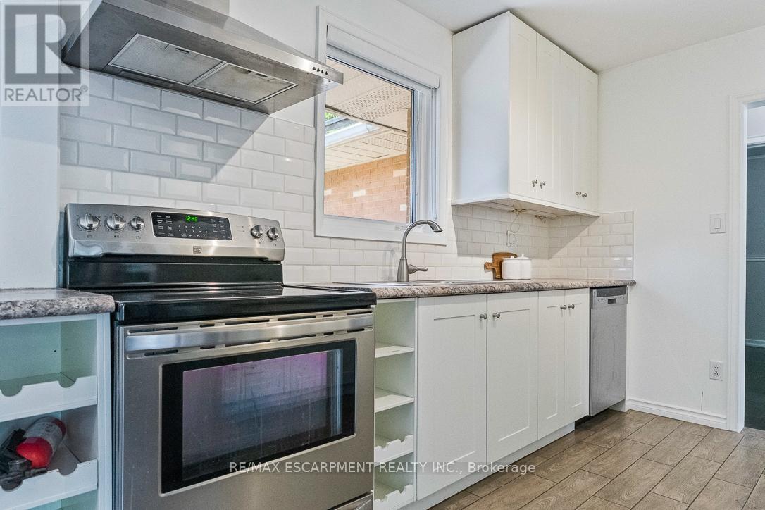 Photo 13 of 2749 Truscott Drive, Mississauga ON