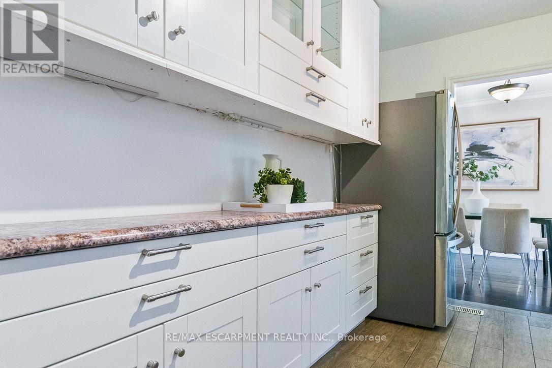 Photo 16 of 2749 Truscott Drive, Mississauga ON