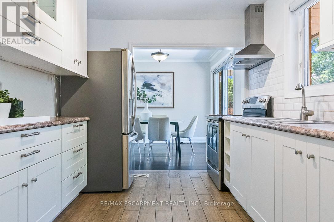 Photo 17 of 2749 Truscott Drive, Mississauga ON