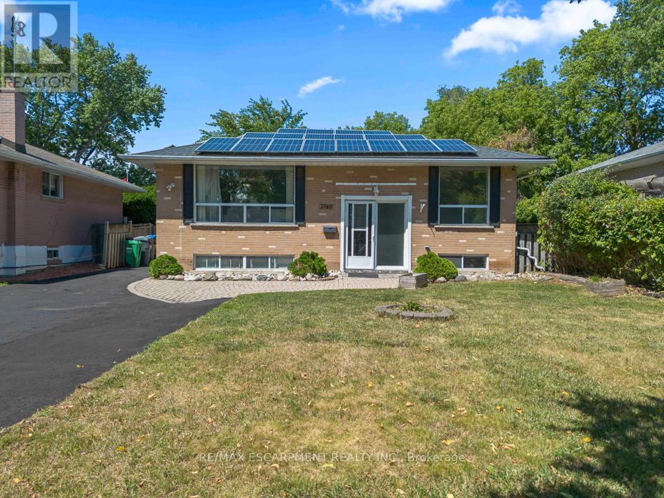 Photo 2 of 2749 Truscott Drive, Mississauga ON