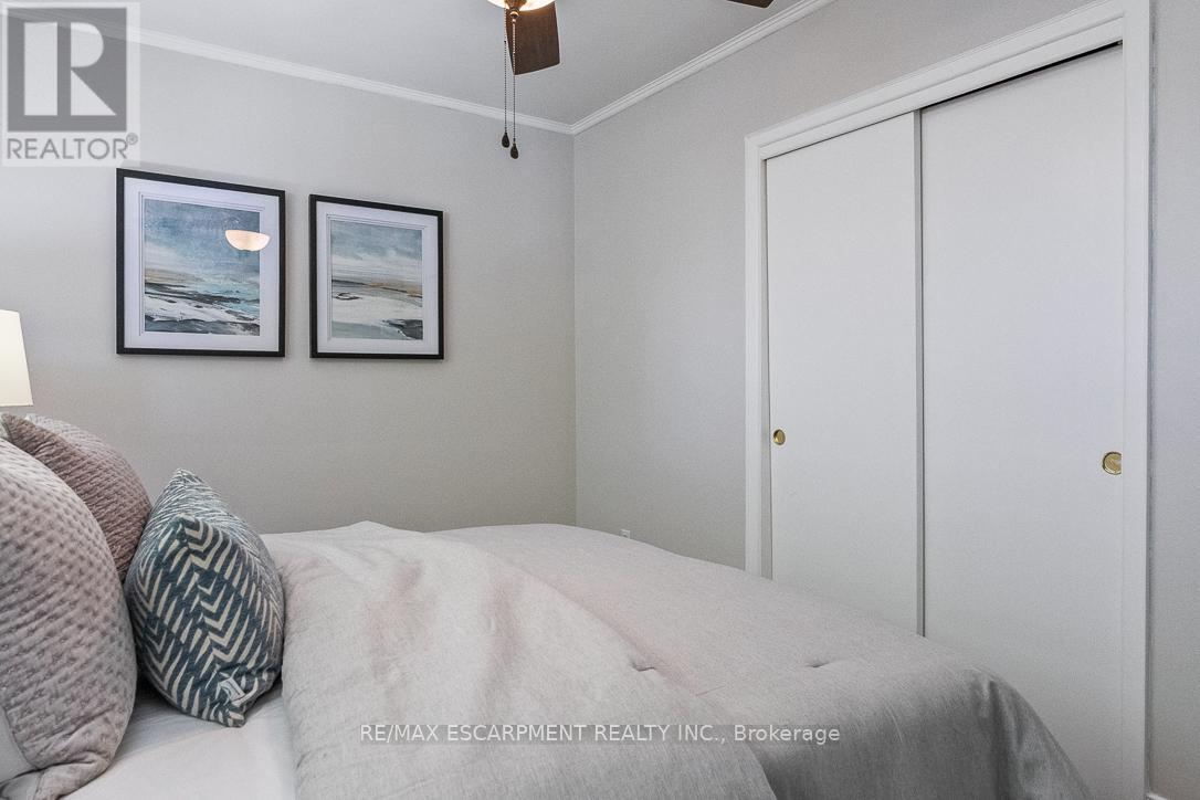 Photo 21 of 2749 Truscott Drive, Mississauga ON
