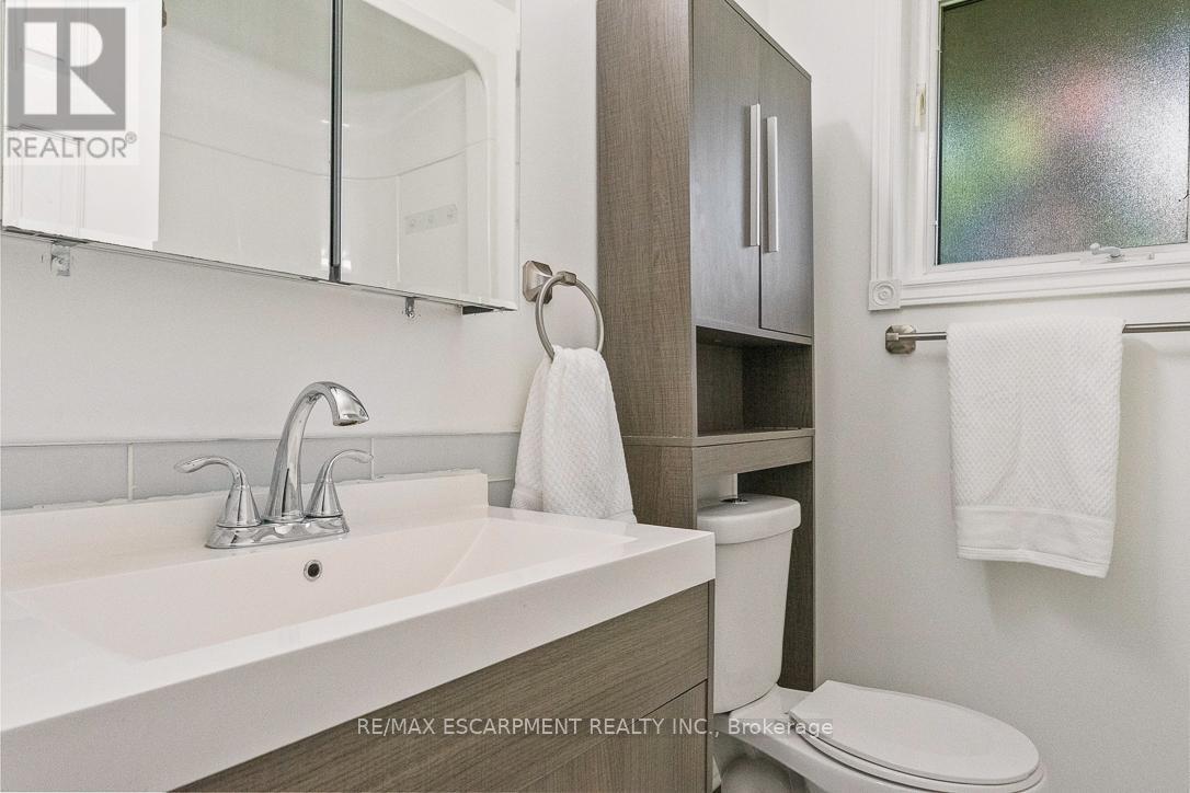 Photo 27 of 2749 Truscott Drive, Mississauga ON