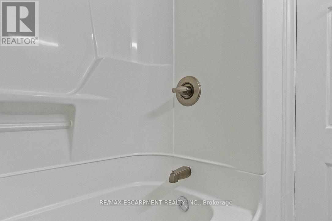Photo 28 of 2749 Truscott Drive, Mississauga ON