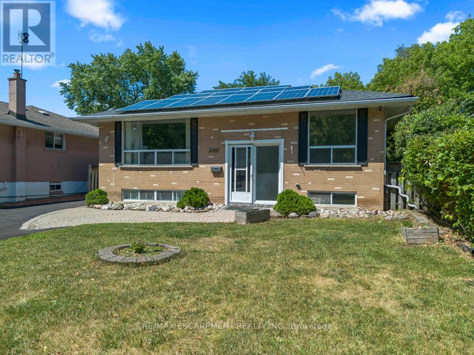 Photo 3 of 2749 Truscott Drive, Mississauga ON