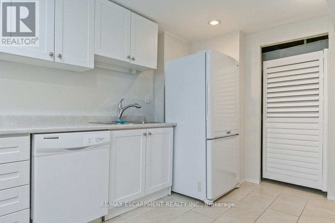 Photo 34 of 2749 Truscott Drive, Mississauga ON