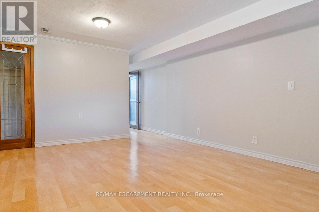 Photo 38 of 2749 Truscott Drive, Mississauga ON
