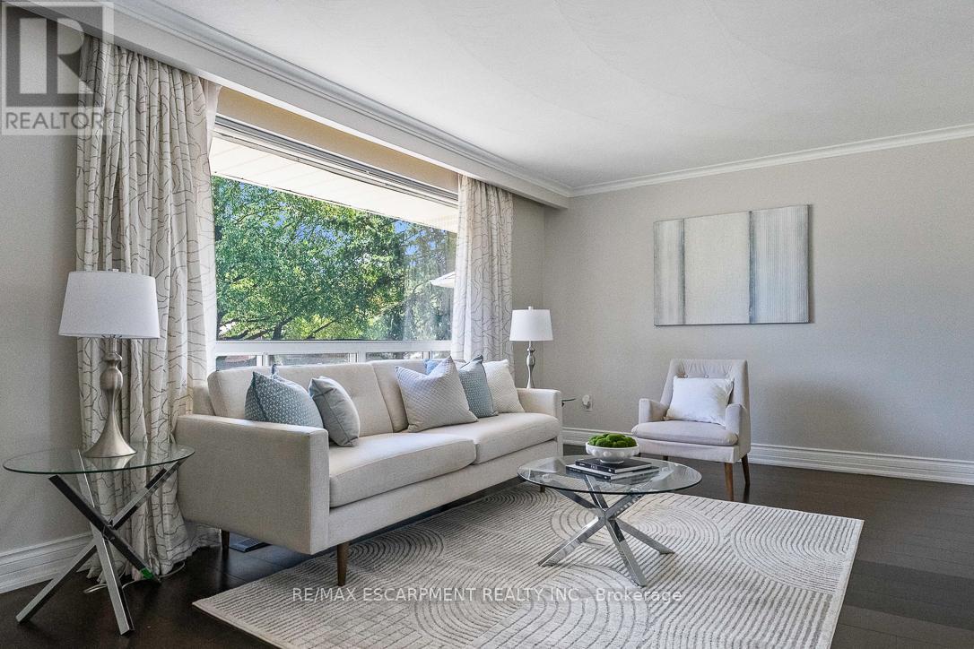 Photo 6 of 2749 Truscott Drive, Mississauga ON