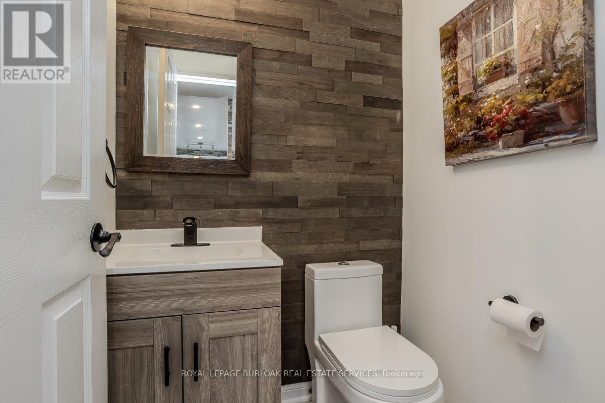 Photo 10 of 4336 Fairview Street, Burlington ON