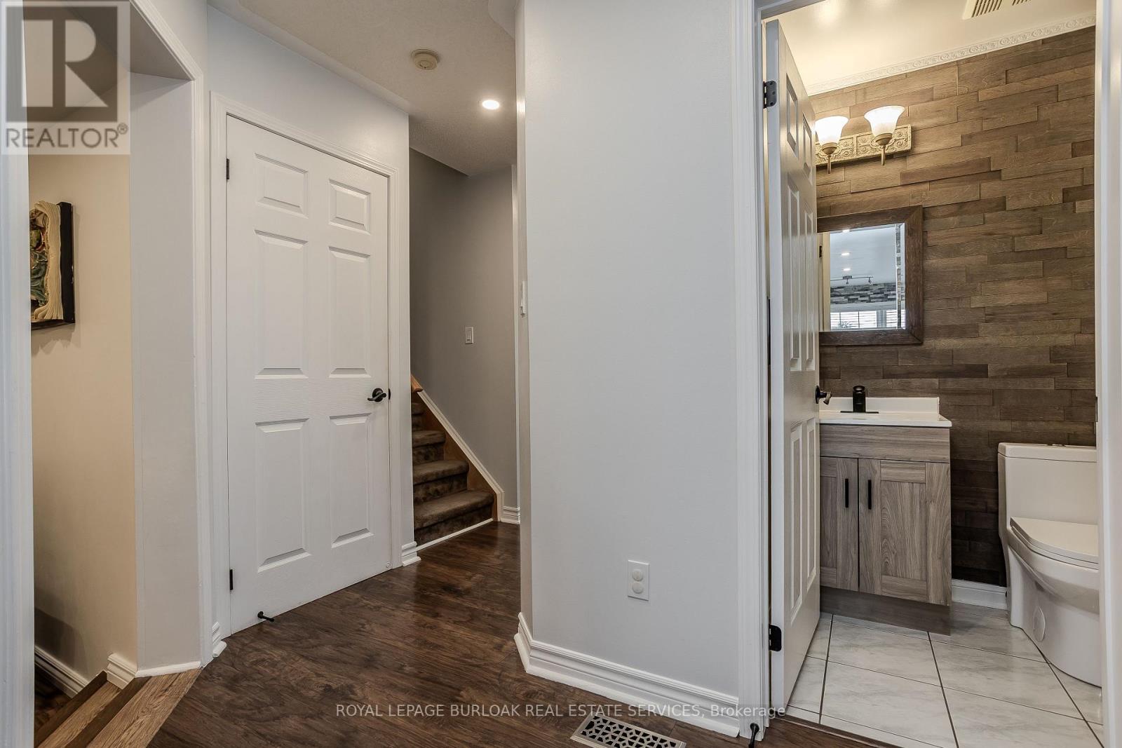 Photo 11 of 4336 Fairview Street, Burlington ON