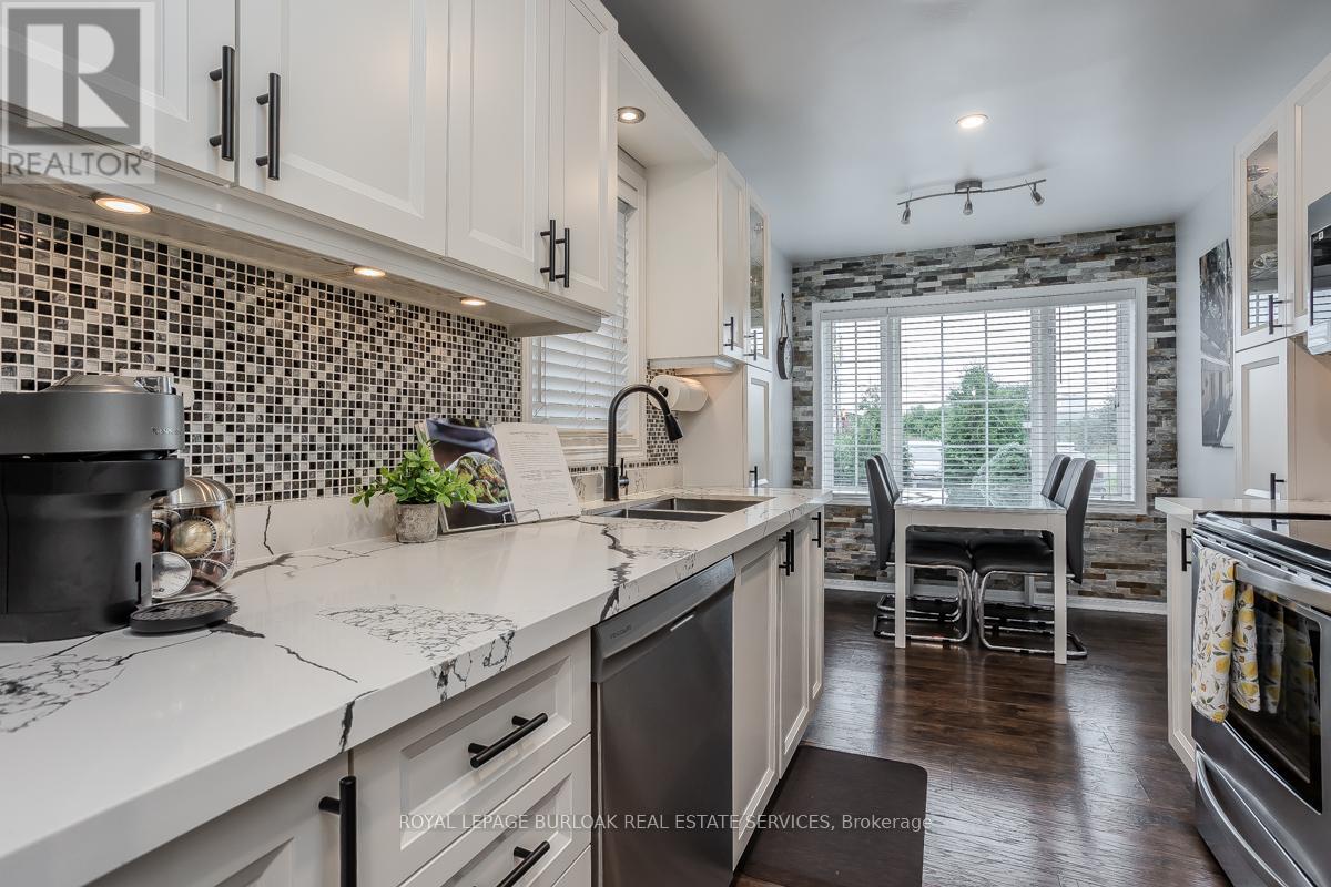 Photo 2 of 4336 Fairview Street, Burlington ON