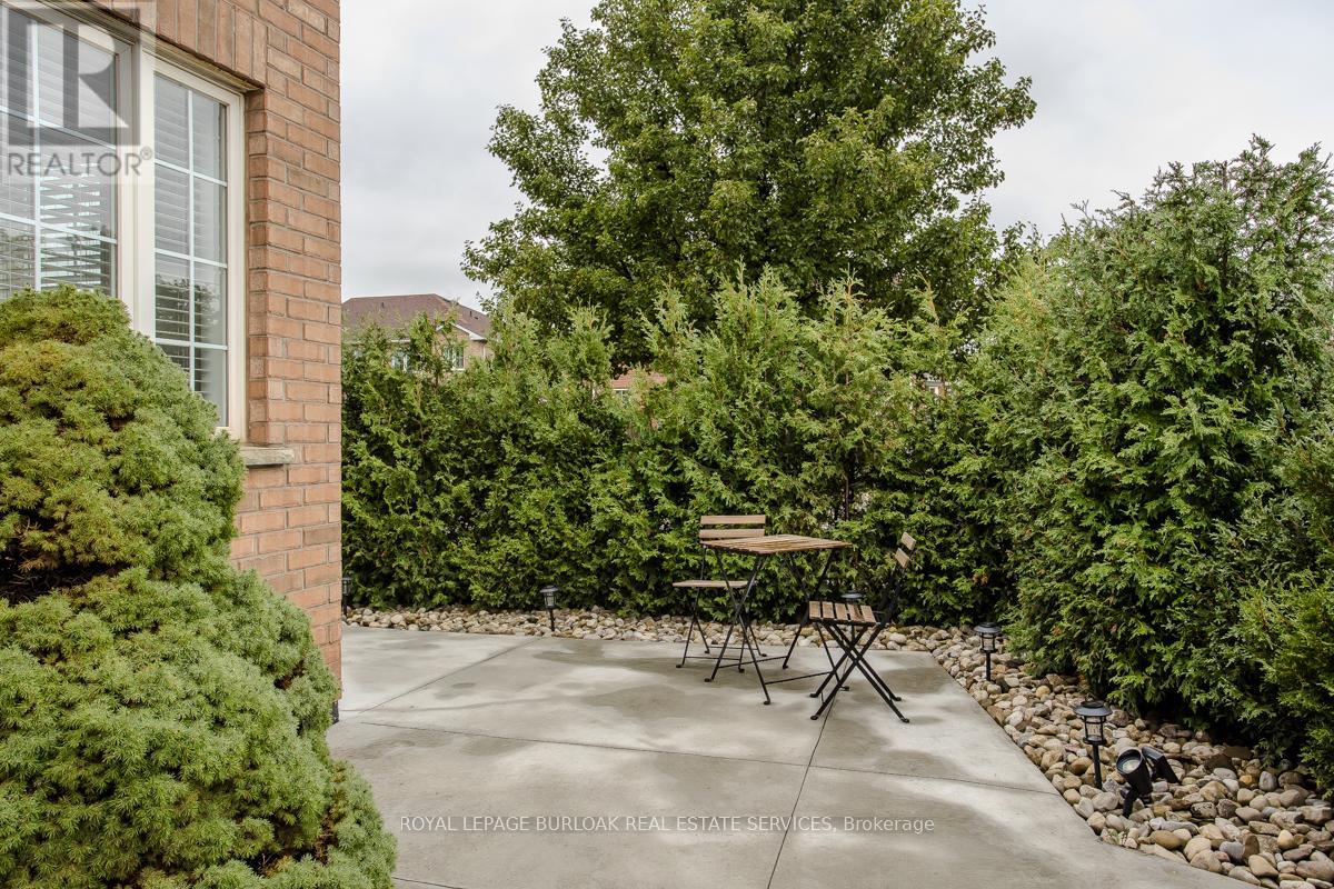 Photo 23 of 4336 Fairview Street, Burlington ON