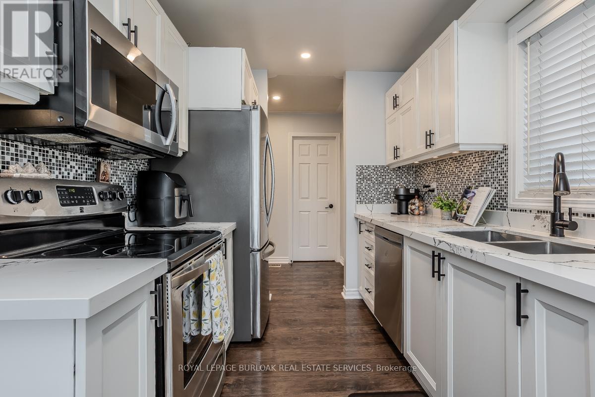 Photo 3 of 4336 Fairview Street, Burlington ON