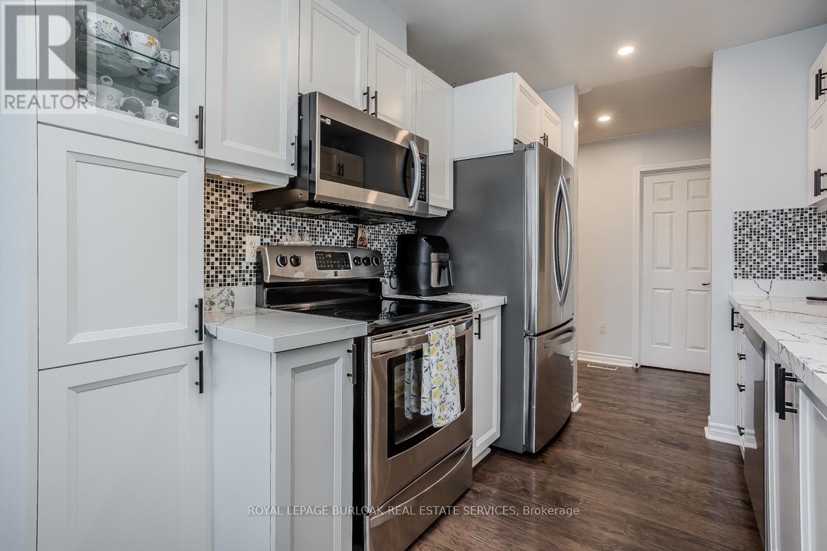 Photo 4 of 4336 Fairview Street, Burlington ON