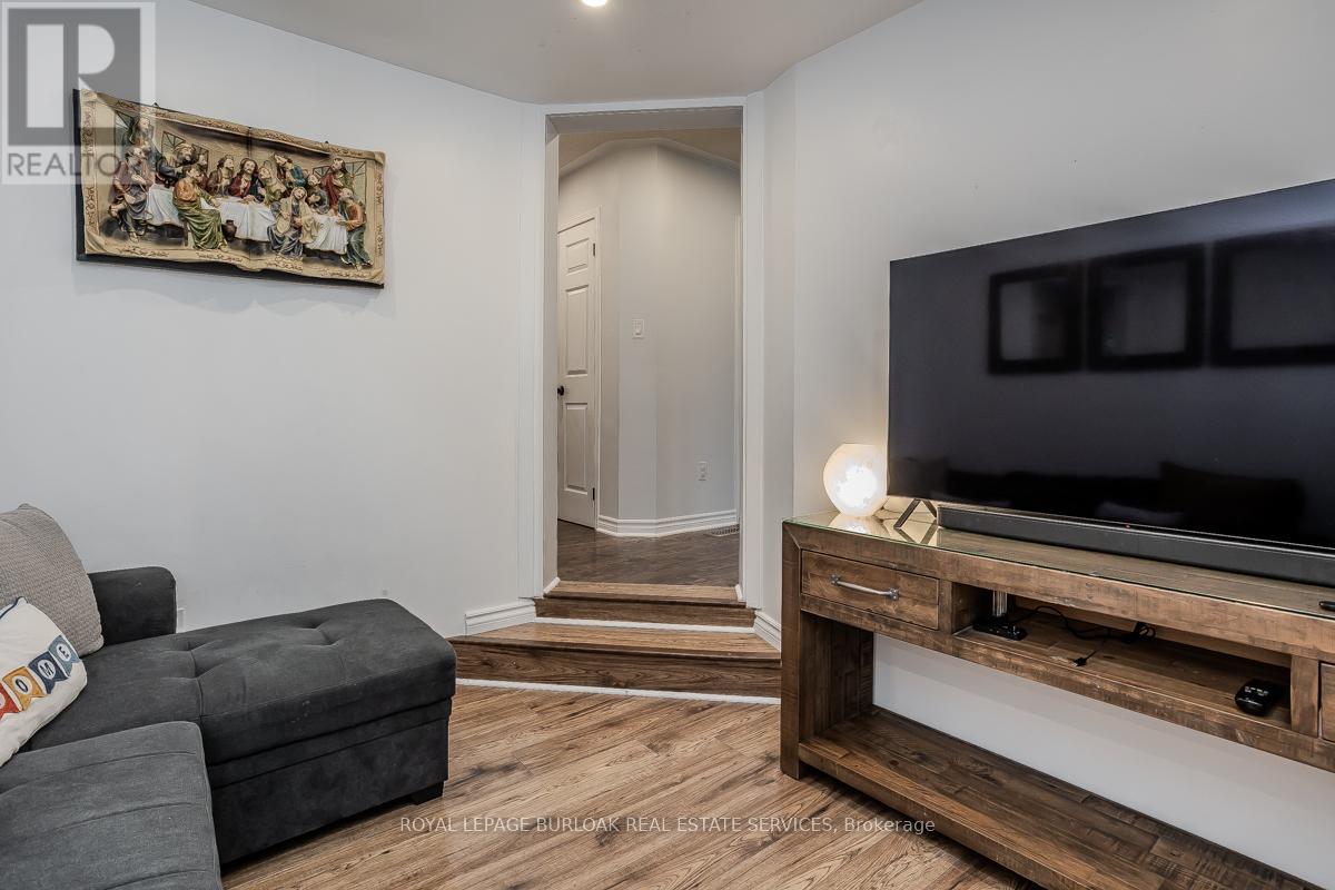 Photo 6 of 4336 Fairview Street, Burlington ON