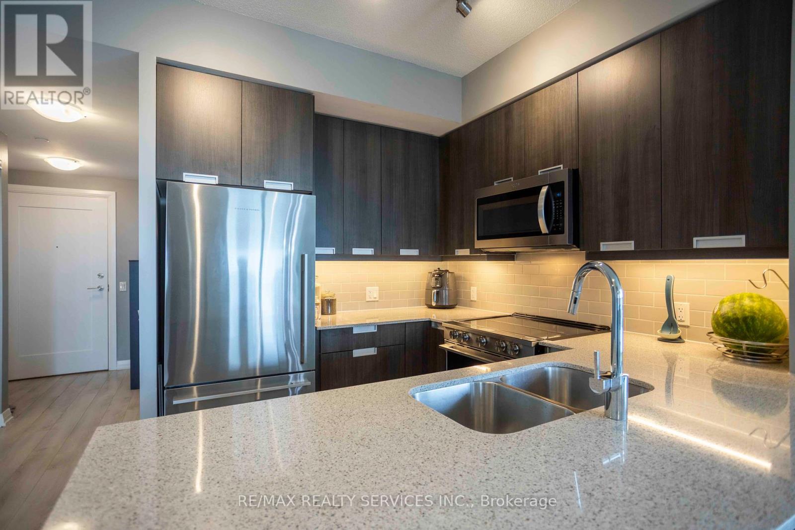 Photo 13 of 918 35 Watergarden Drive W, Mississauga ON