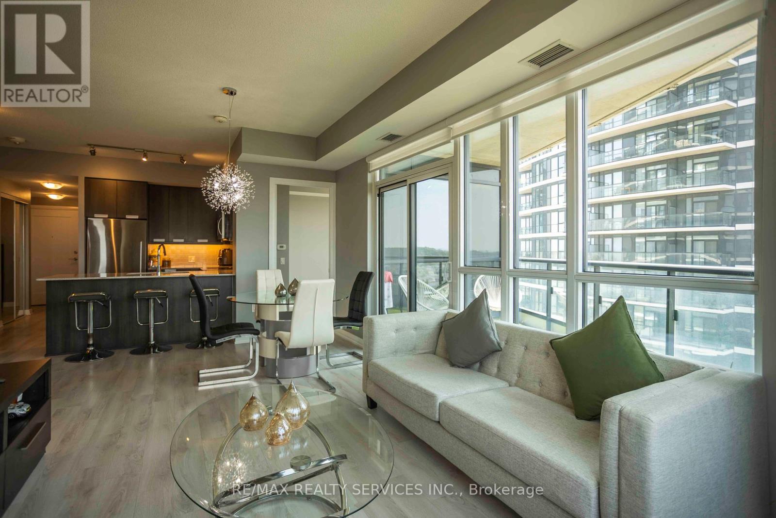 Photo 7 of 918 35 Watergarden Drive W, Mississauga ON