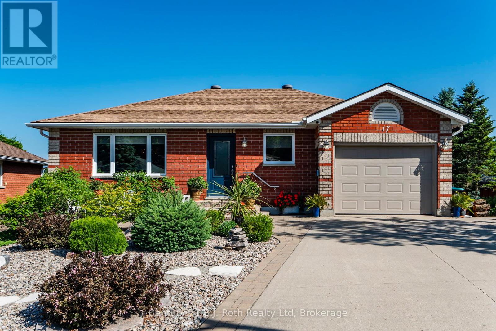 Photo 1 of 17 Charles Street, Penetanguishene ON