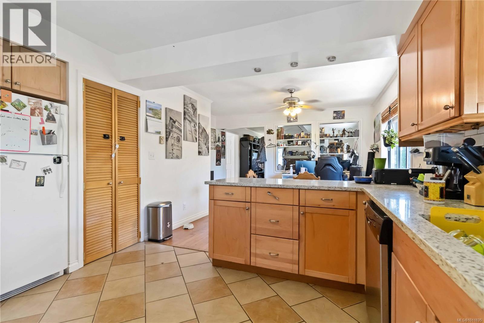 Photo 13 of 4131 Barrington Rd, Saanich BC