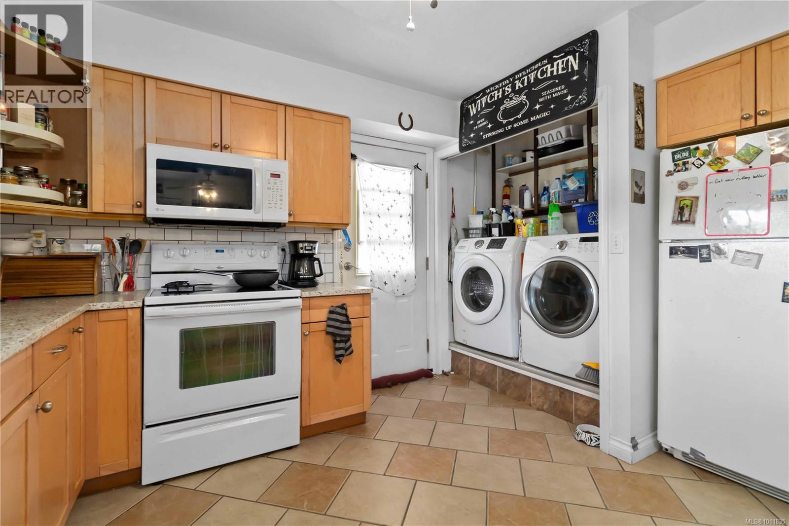 Photo 14 of 4131 Barrington Rd, Saanich BC