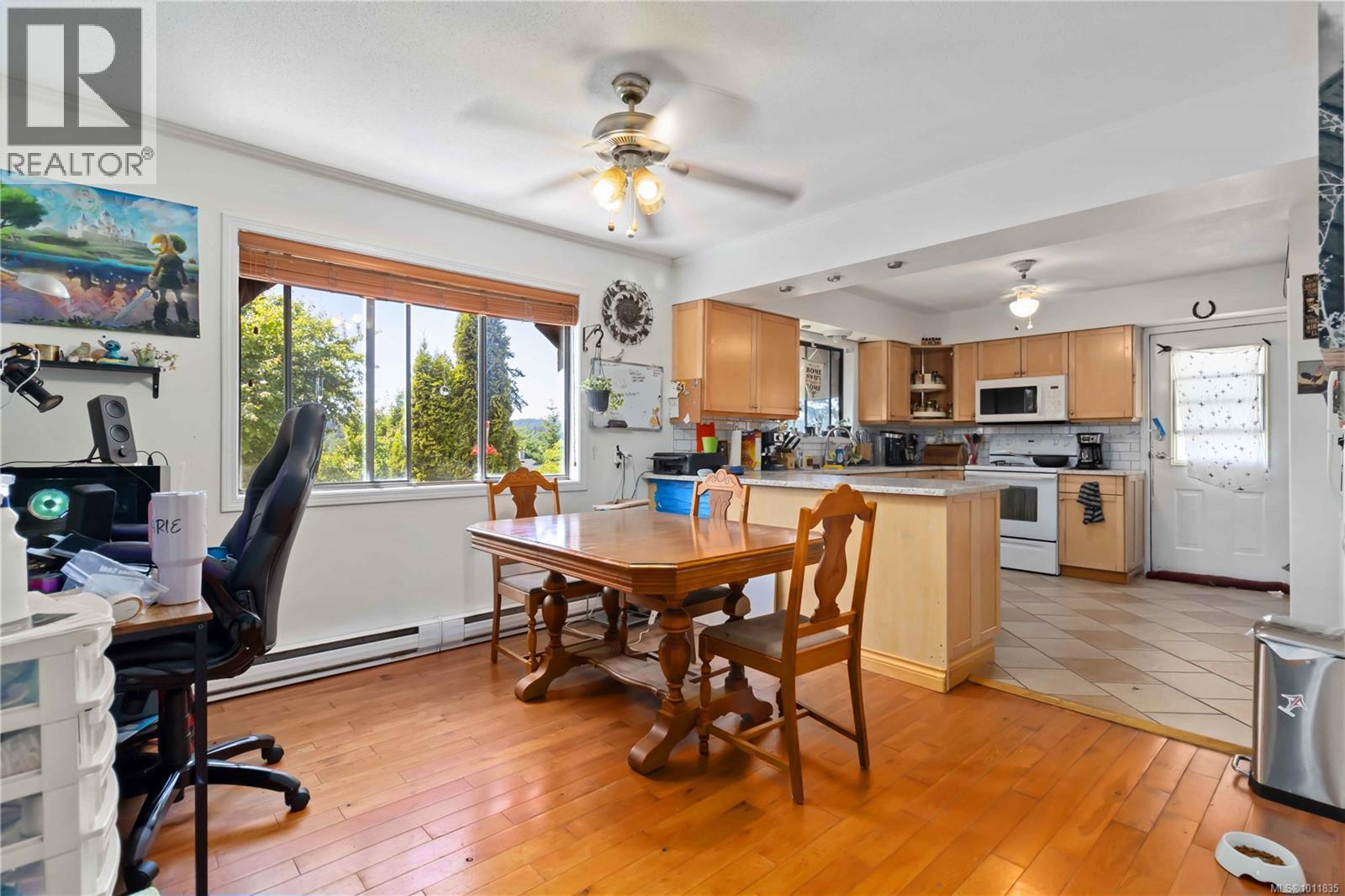 Photo 15 of 4131 Barrington Rd, Saanich BC