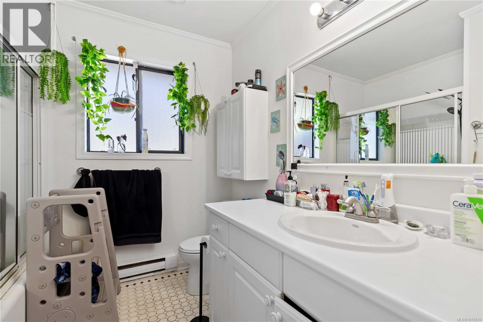 Photo 20 of 4131 Barrington Rd, Saanich BC