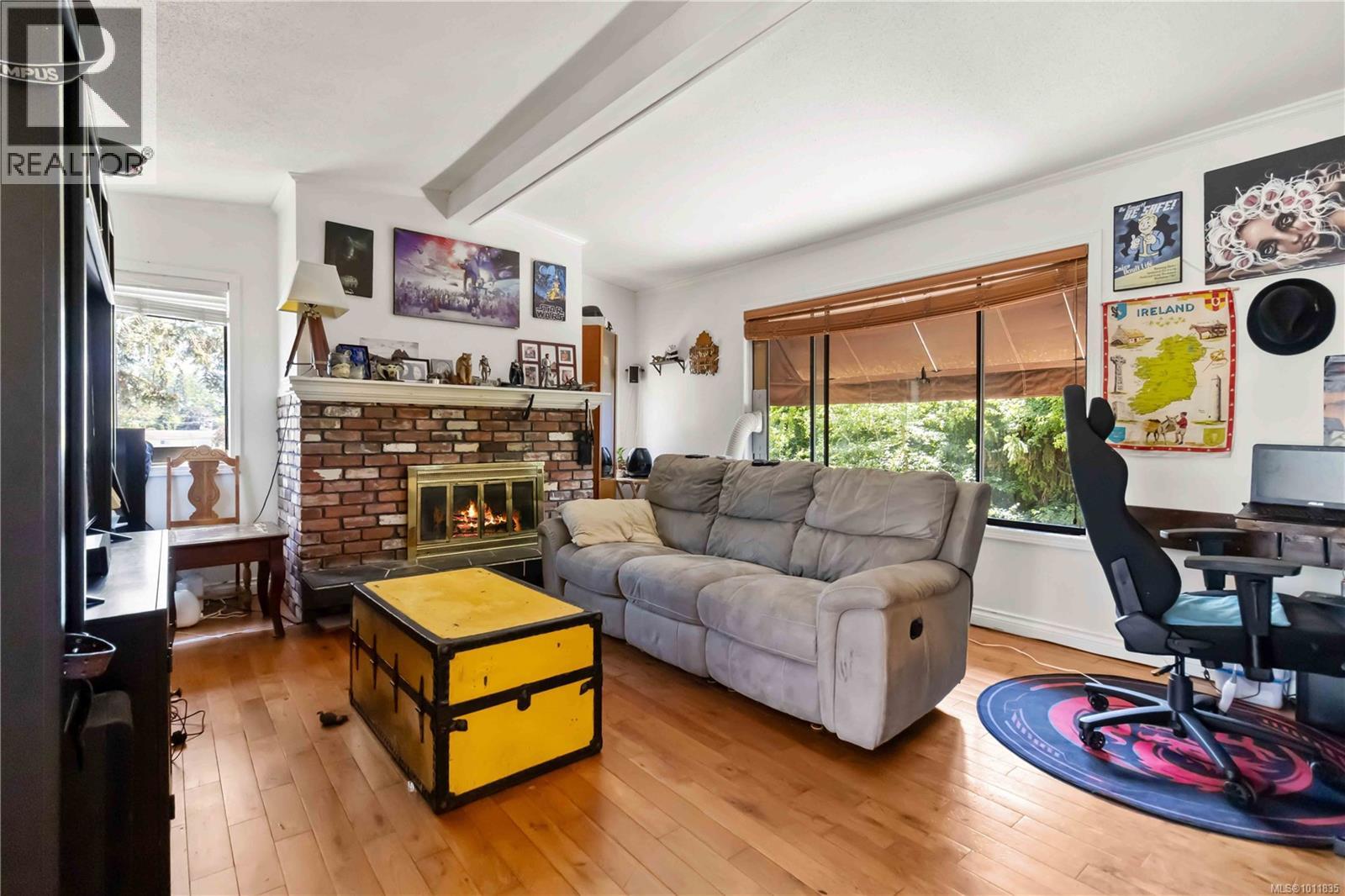 Photo 6 of 4131 Barrington Rd, Saanich BC