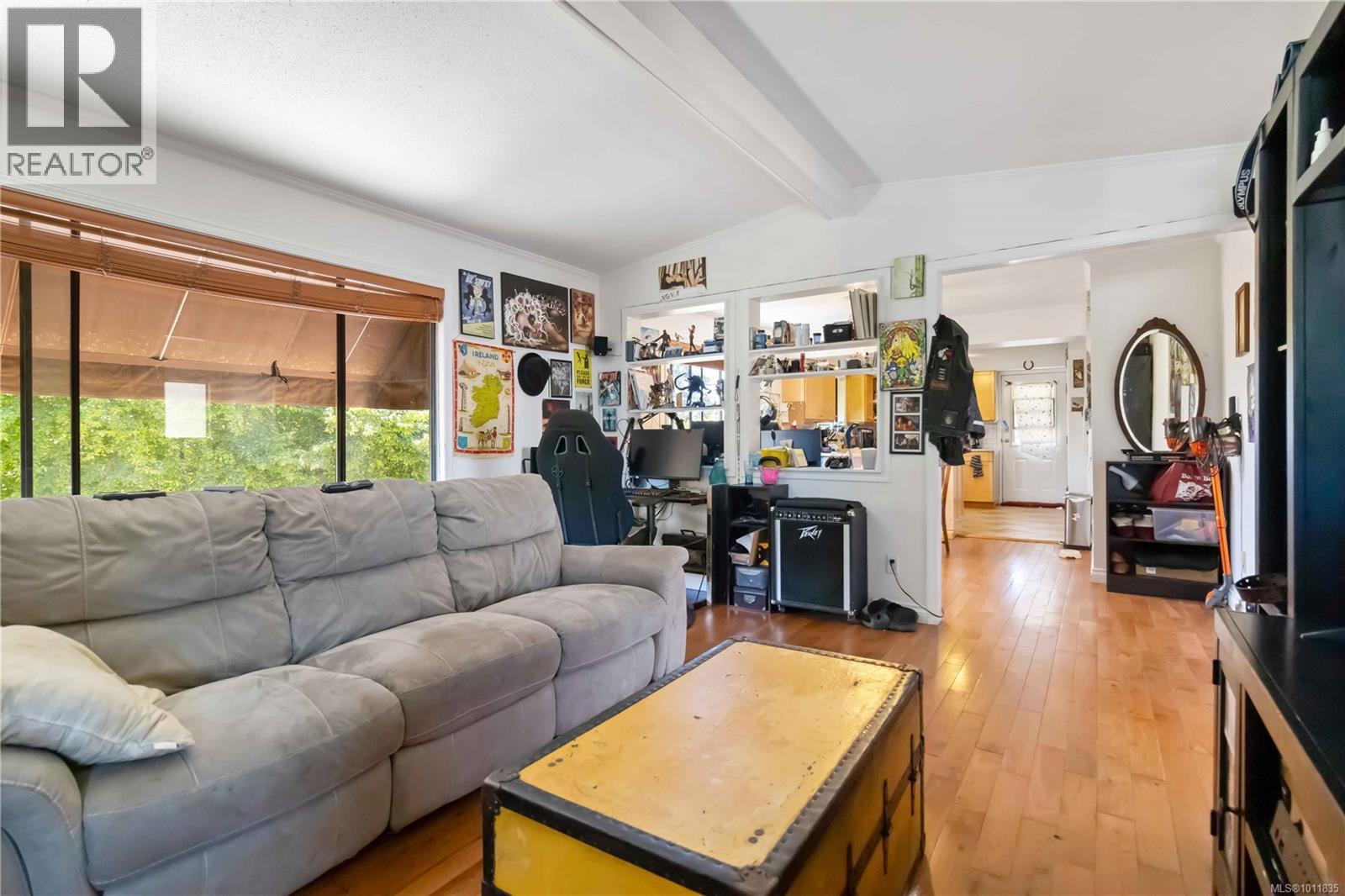 Photo 8 of 4131 Barrington Rd, Saanich BC