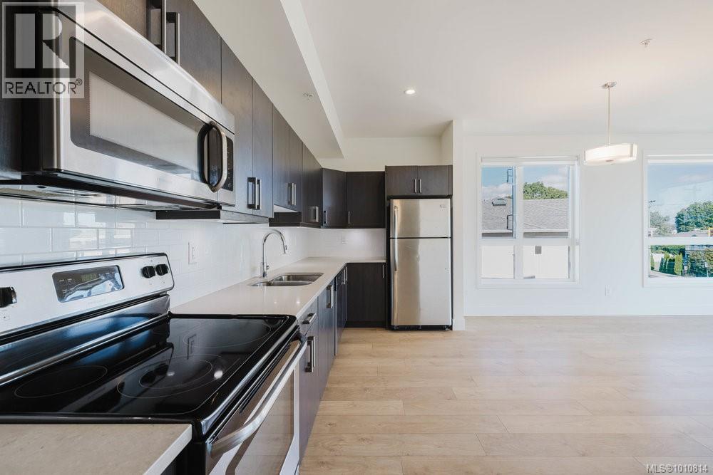 Photo 10 of 301 317 Burnside Rd E, Victoria BC