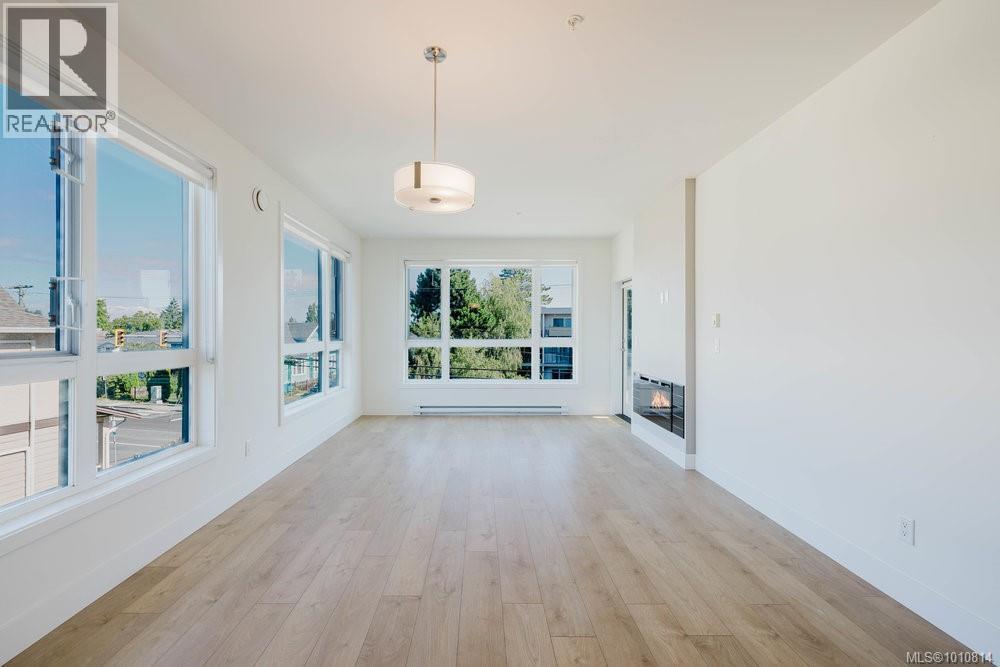 Photo 4 of 301 317 Burnside Rd E, Victoria BC