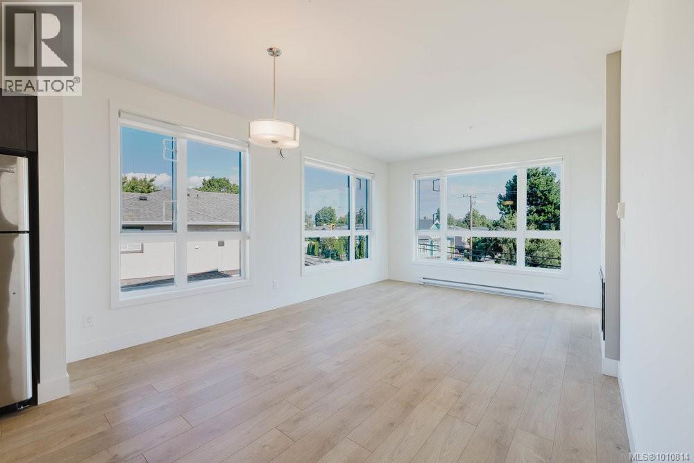 Photo 5 of 301 317 Burnside Rd E, Victoria BC