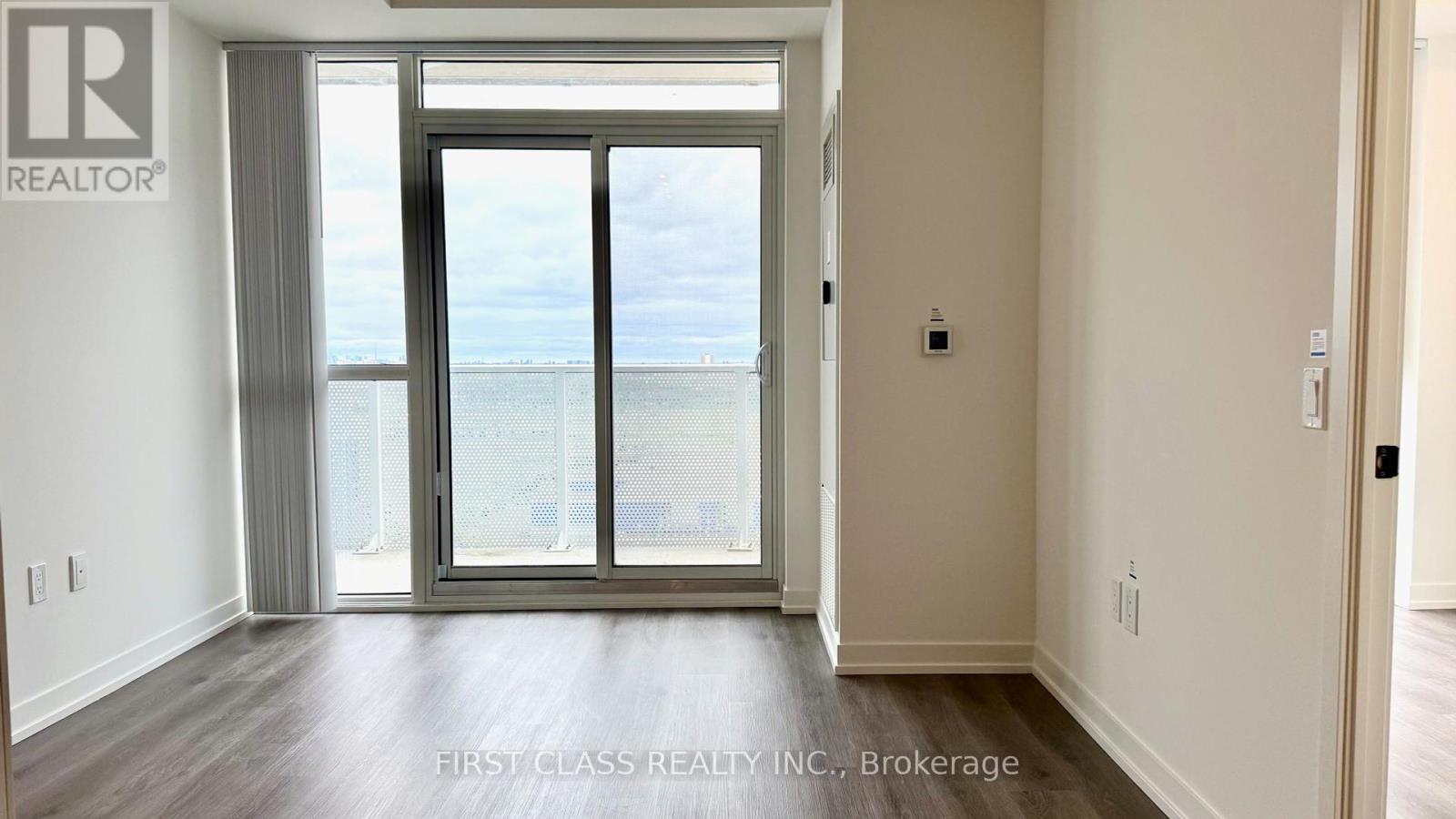 Photo 14 of 2512 28 Interchange Way, Vaughan ON