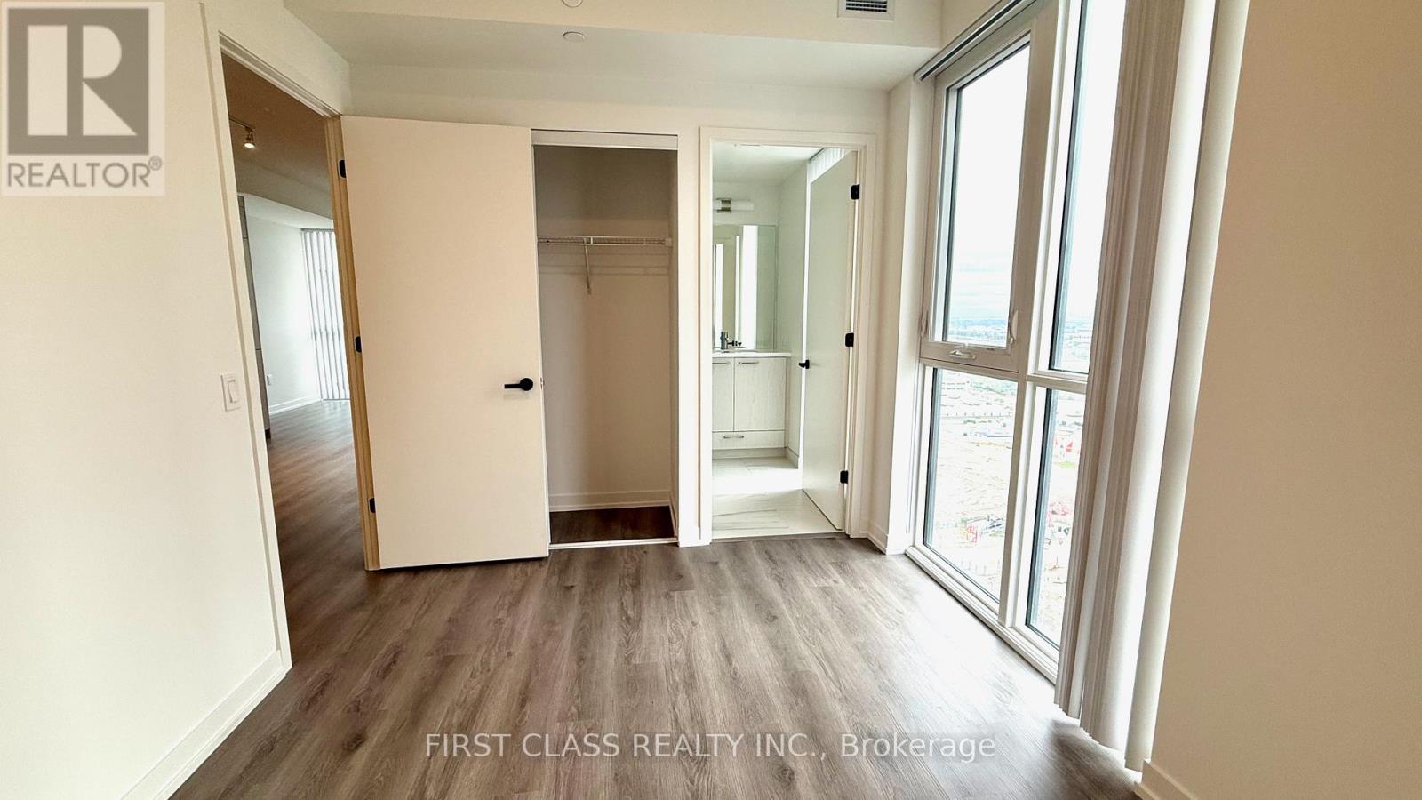 Photo 19 of 2512 28 Interchange Way, Vaughan ON