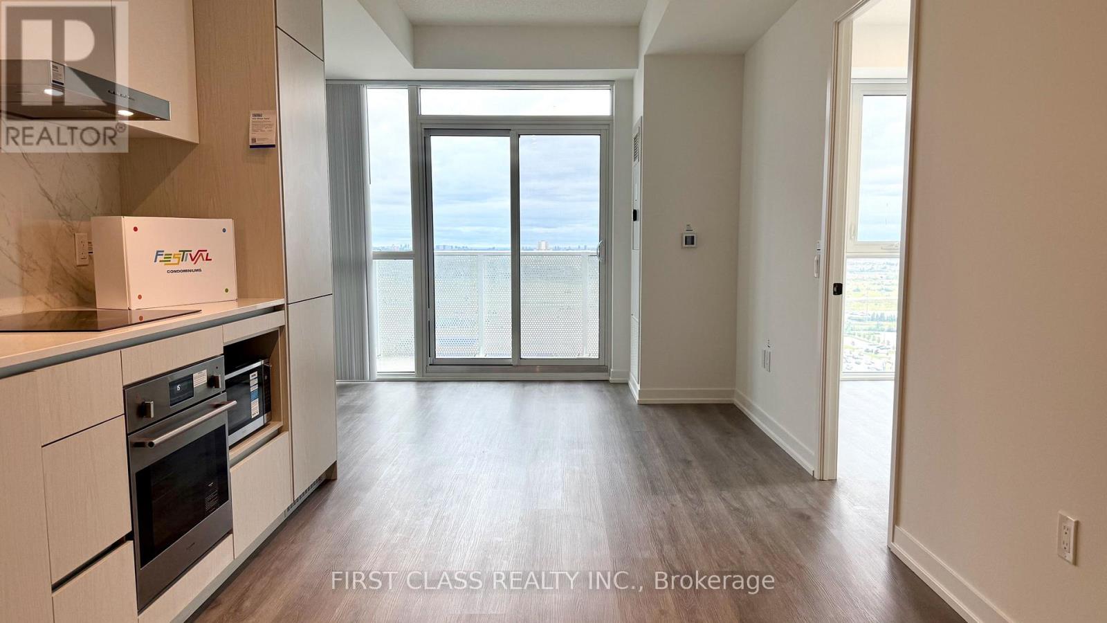 Photo 15 of 2512 28 Interchange Way, Vaughan ON