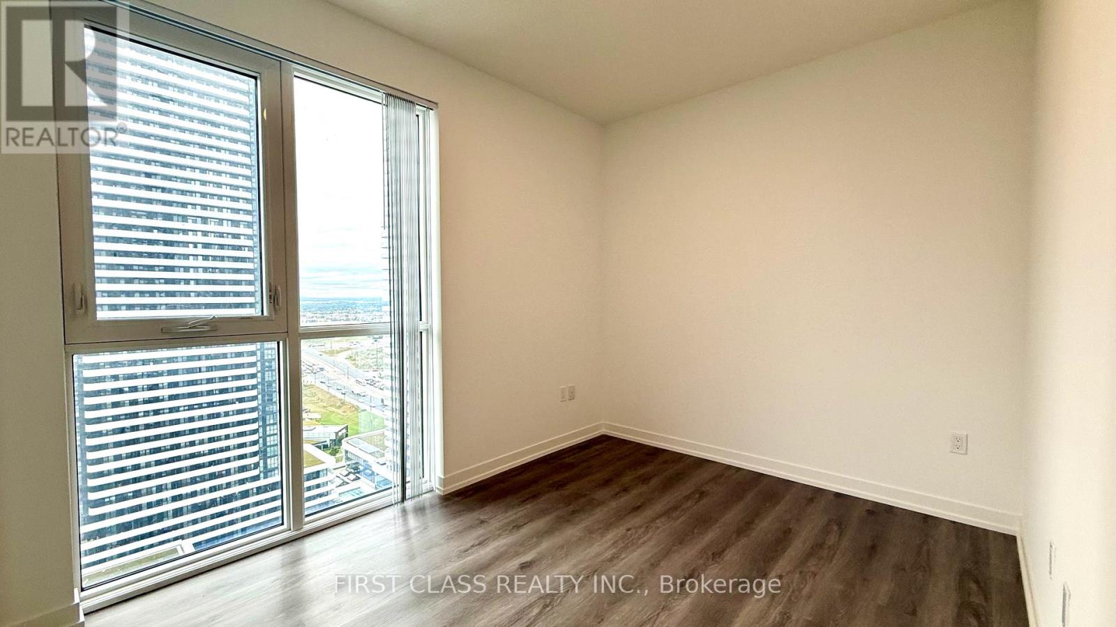 Photo 20 of 2512 28 Interchange Way, Vaughan ON