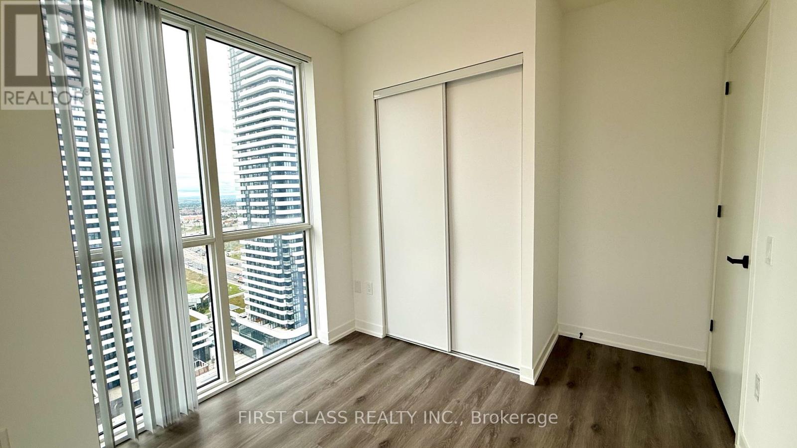 Photo 26 of 2512 28 Interchange Way, Vaughan ON