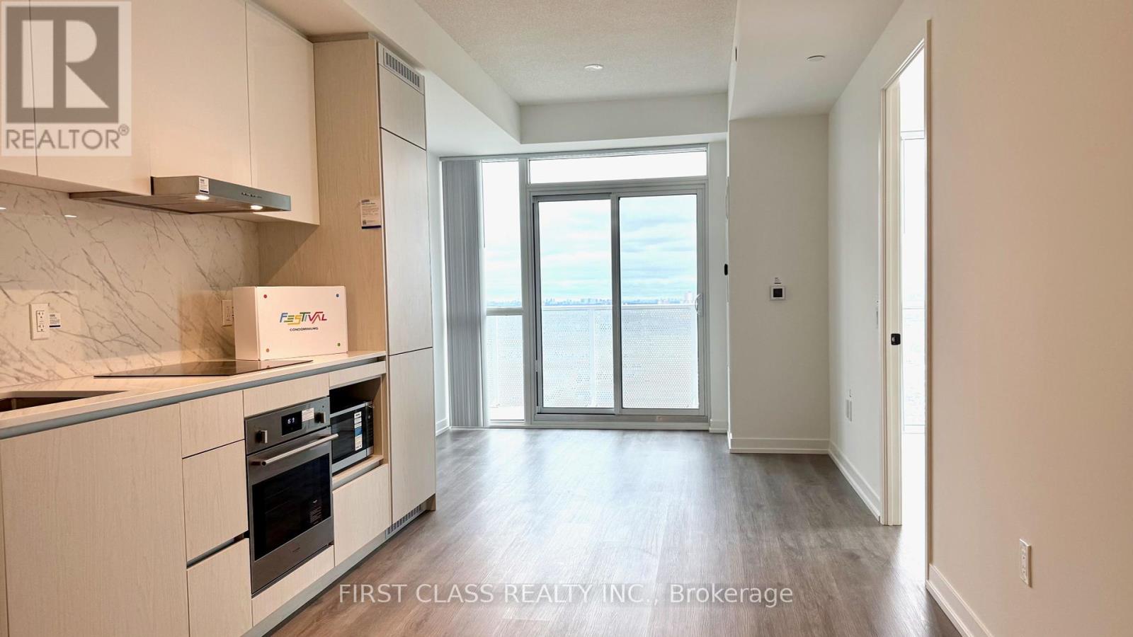 Photo 9 of 2512 28 Interchange Way, Vaughan ON