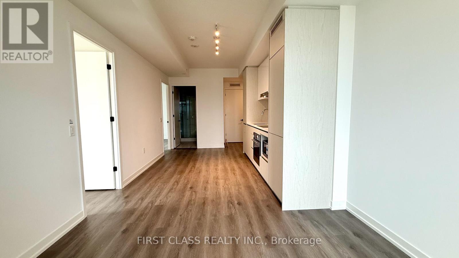 Photo 16 of 2512 28 Interchange Way, Vaughan ON