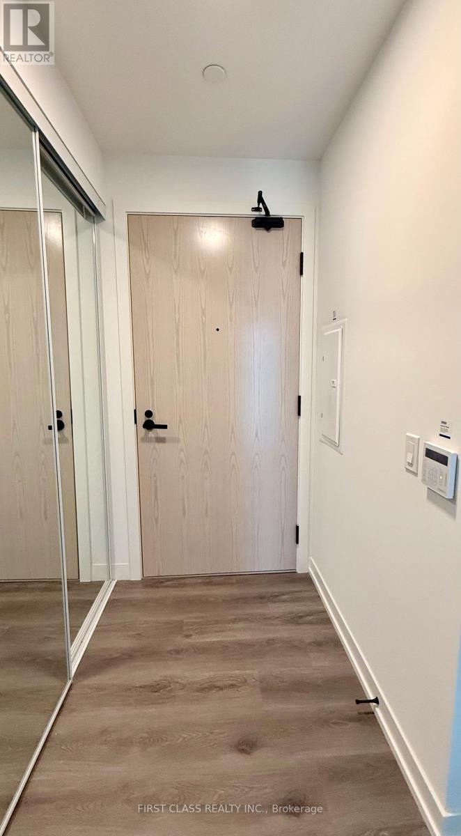 Photo 7 of 2512 28 Interchange Way, Vaughan ON
