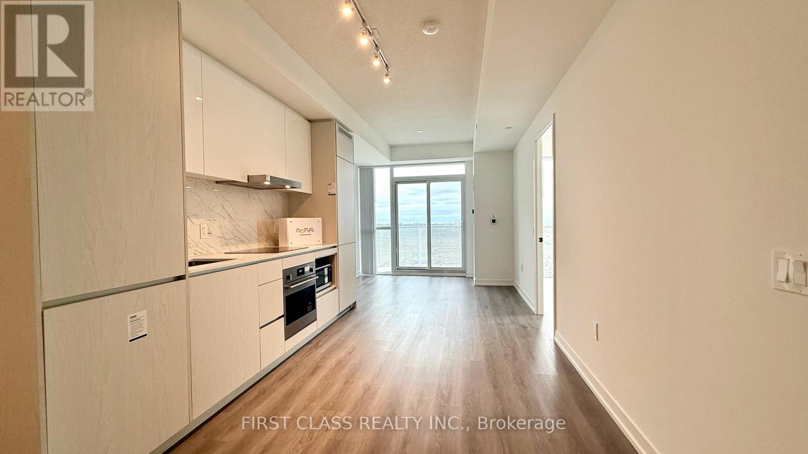 Photo 8 of 2512 28 Interchange Way, Vaughan ON