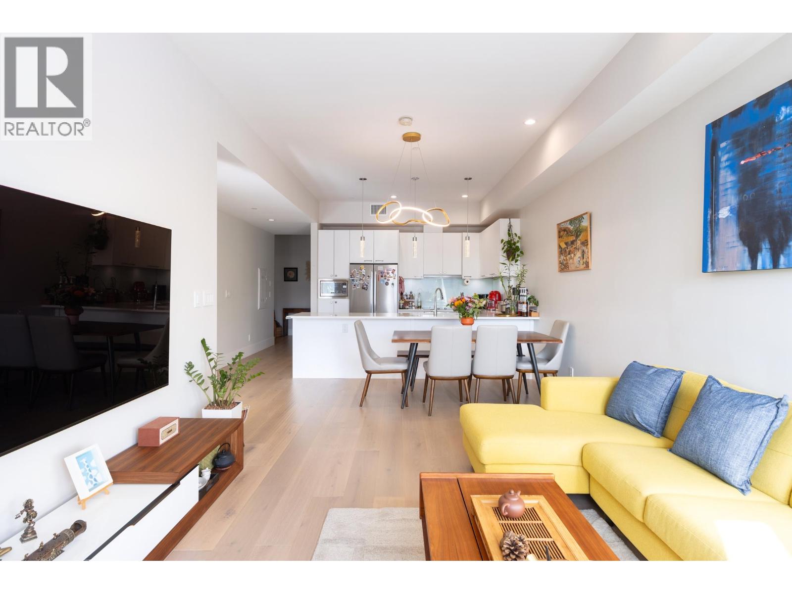 Photo 11 of 205 1591 Bowser Avenue, North Vancouver BC
