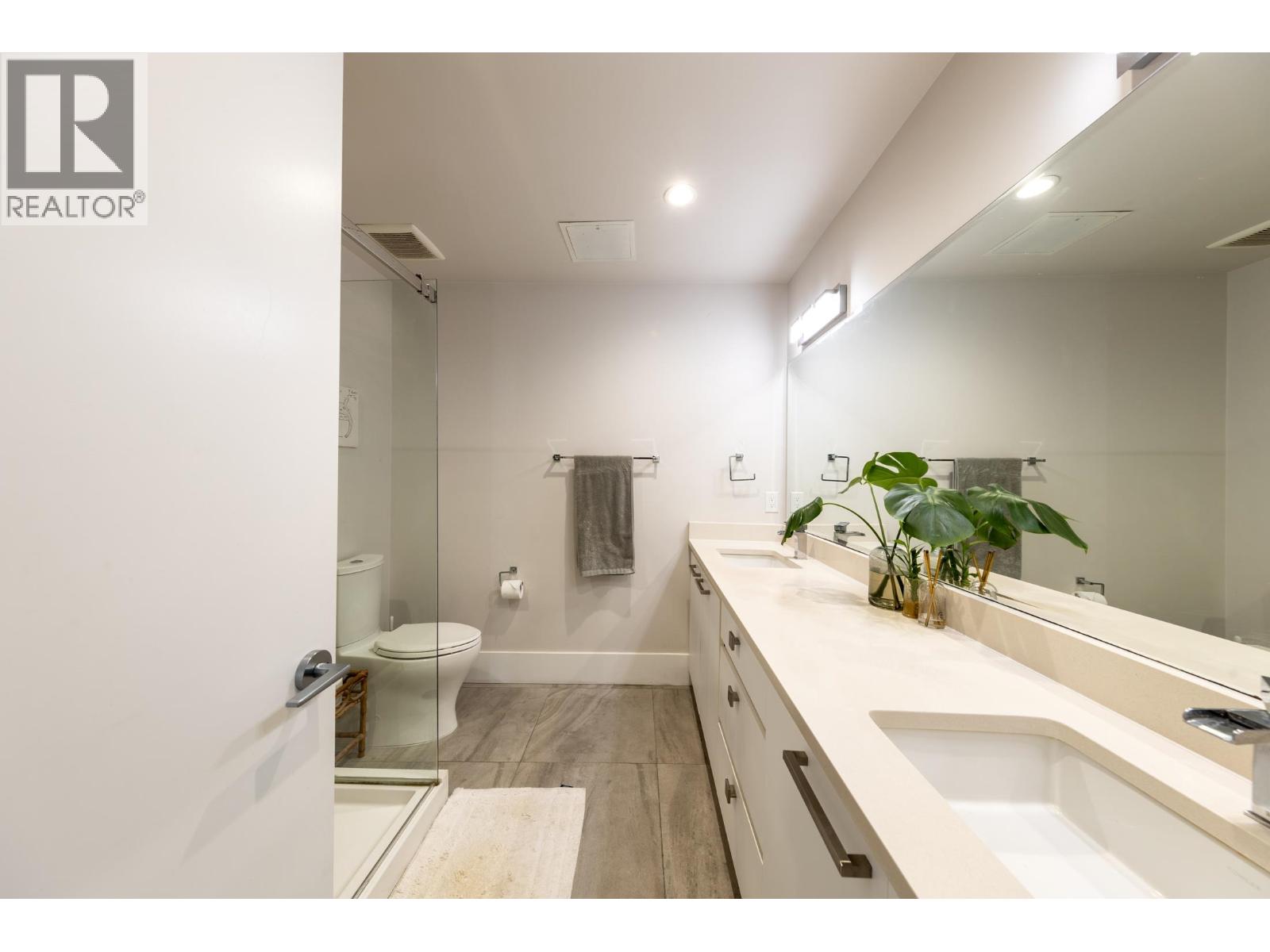 Photo 24 of 205 1591 Bowser Avenue, North Vancouver BC