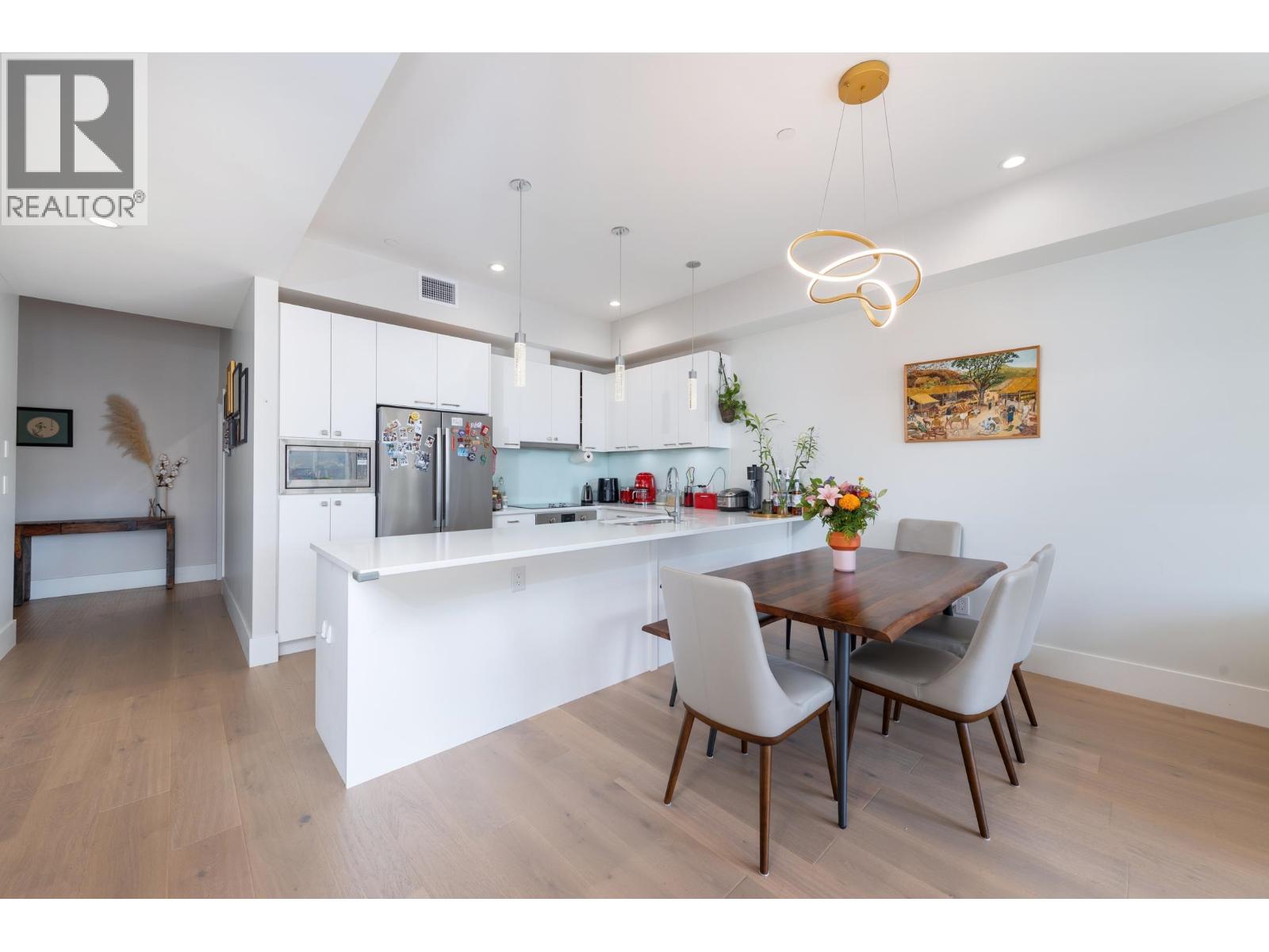 Photo 3 of 205 1591 Bowser Avenue, North Vancouver BC
