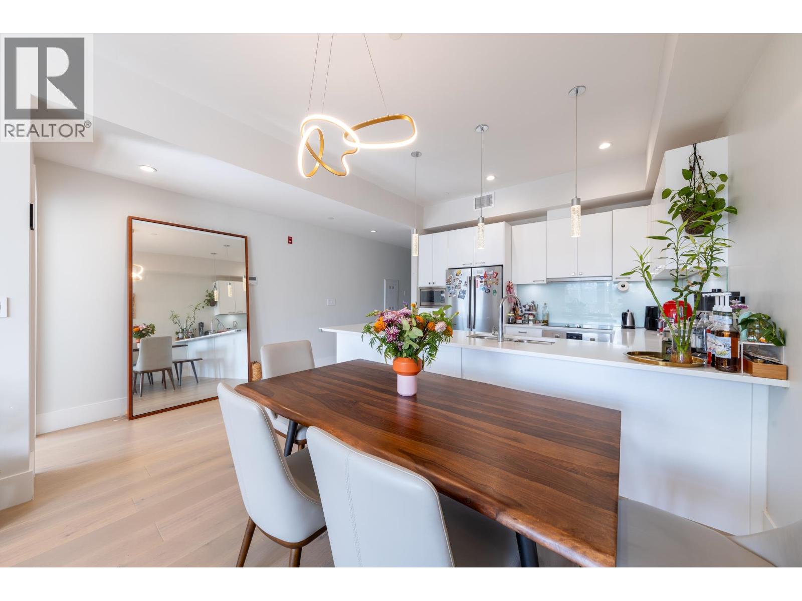 Photo 5 of 205 1591 Bowser Avenue, North Vancouver BC