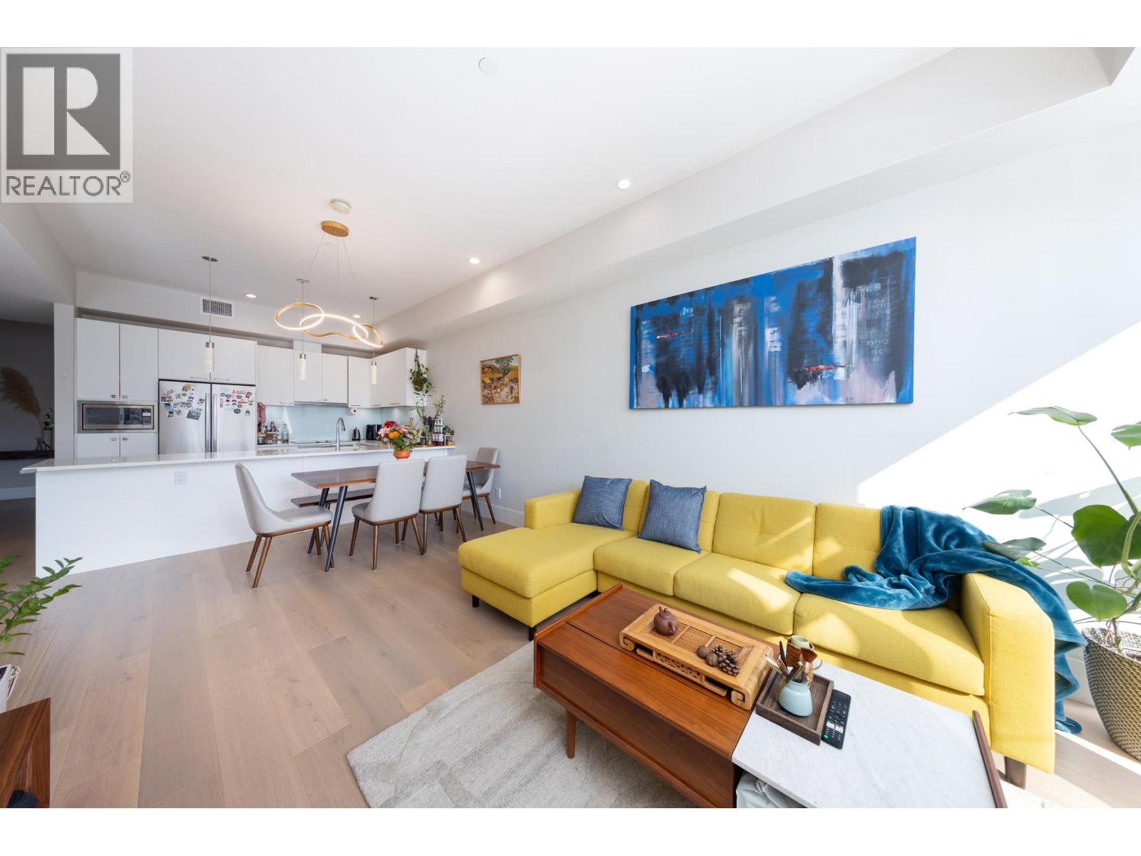 Photo 9 of 205 1591 Bowser Avenue, North Vancouver BC