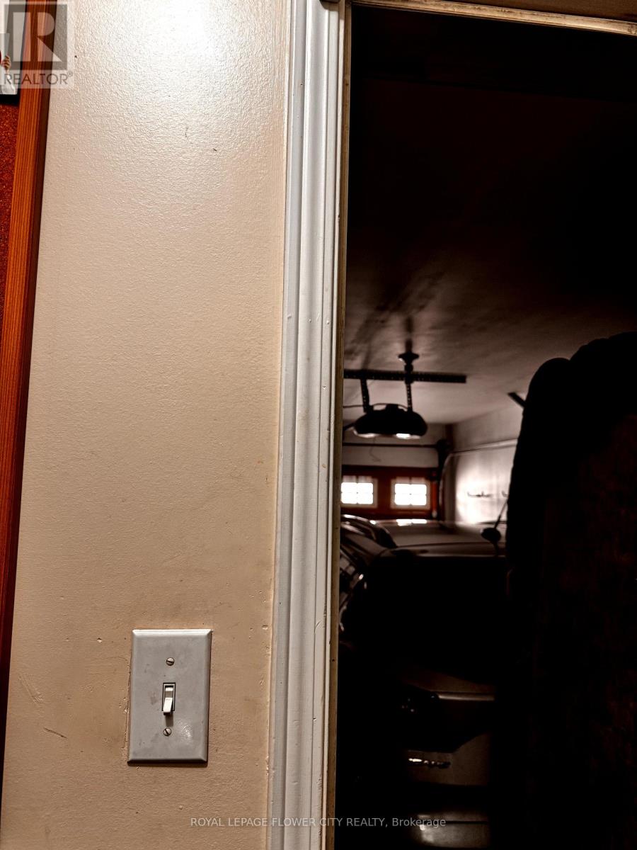 Photo 38 of 3040 Bentley Drive, Mississauga ON