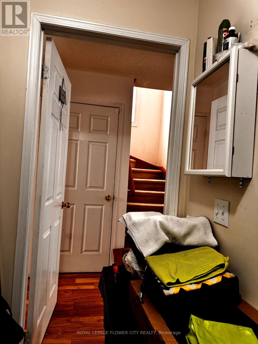 Photo 31 of 3040 Bentley Drive, Mississauga ON