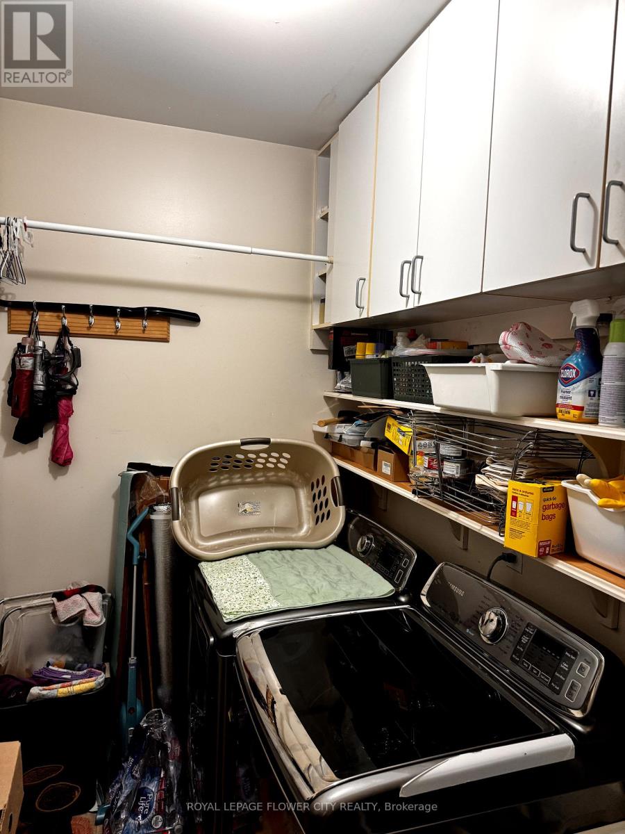 Photo 36 of 3040 Bentley Drive, Mississauga ON