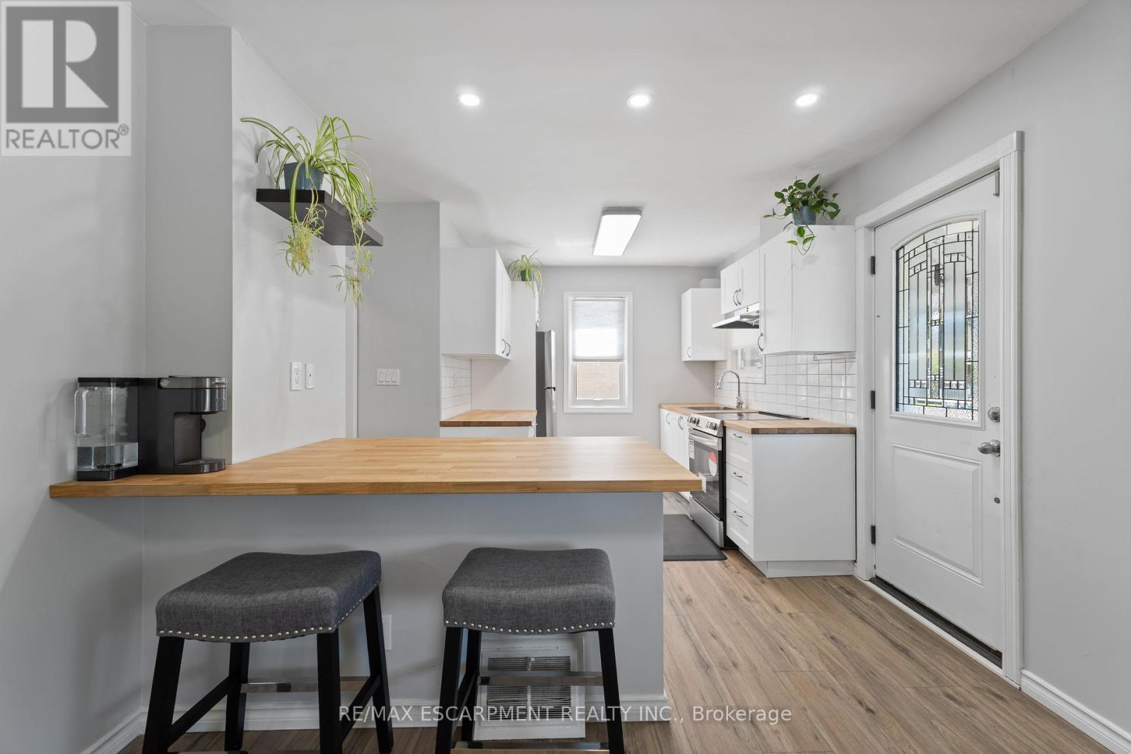 Photo 10 of 197 East 12 Th Street, Hamilton ON