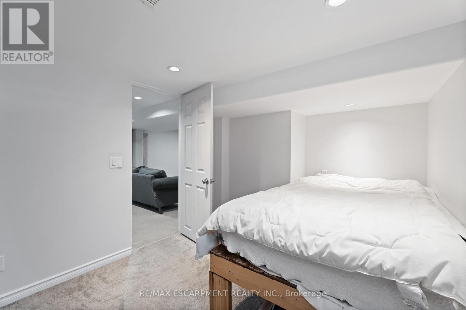 Photo 28 of 197 East 12 Th Street, Hamilton ON