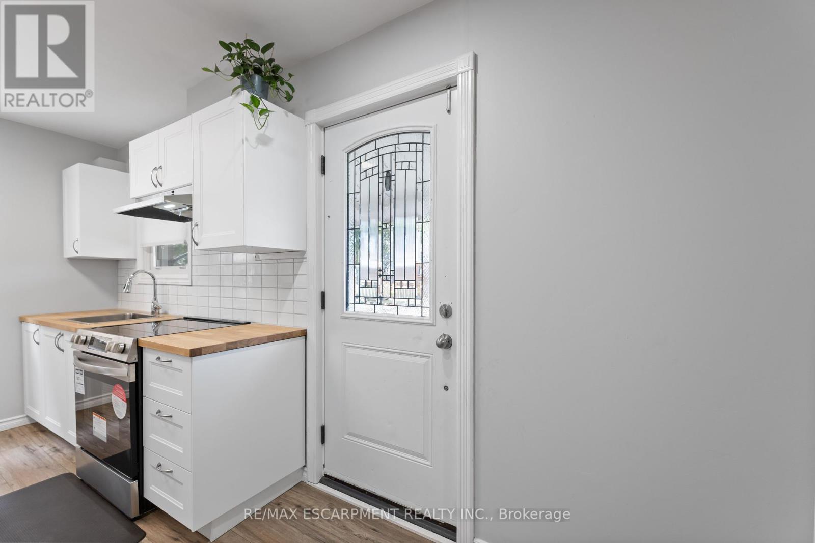 Photo 3 of 197 East 12 Th Street, Hamilton ON